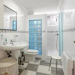 3 Bedroom Awesome In 아파트