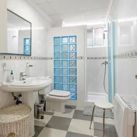 3 Bedroom Pet Friendly In Apartment