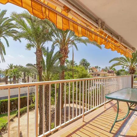 3 Bedroom Pet Friendly In Apartment *